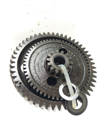 Ducati SL 600 Pantah - Ozubené kola / kolíky / rukávy v polovině motoru na půli cesty