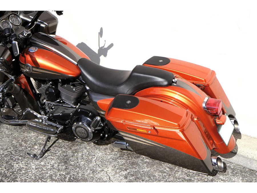 Harley Davidson Touring [2009-2025] -Gunfighter Smooth Seat Black Synthetic Leather