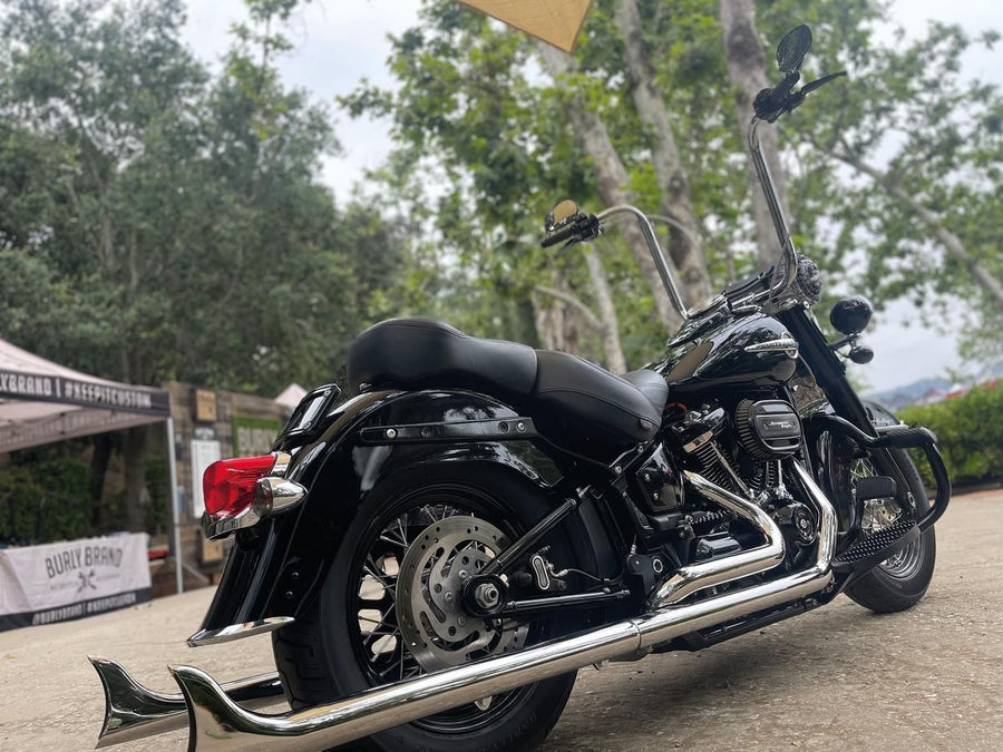 Harley Davidson FLSL [2018-2021] -MX-tyyliset ruokataulut satiini musta