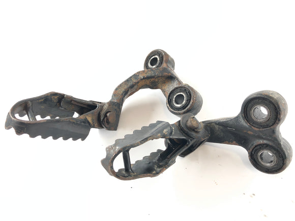 Suzuki DR 600 SN41A [1986] - Driver footrests right and left complete