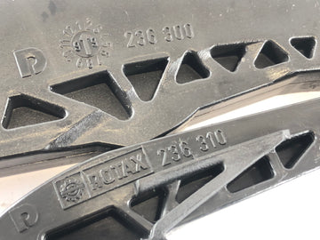 Aprilia Mille RSV 1000 ME [1999] - Skyveskinner og klemmeskinnkontrollkjede bak sylinder - 0