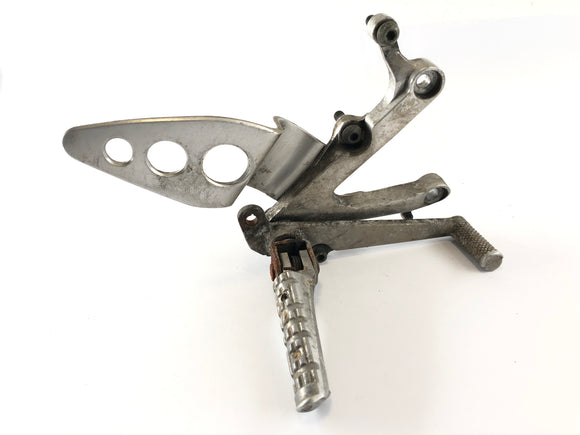 ヤマハTZR 125 4FL [1997]  - ホルダーとペダルセットを備えたドライバーのフットレスト