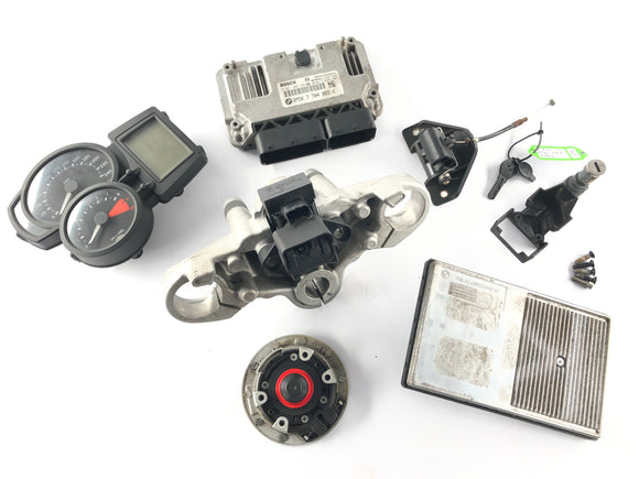 BMW F 800 ST [2006]  - イモビライザーとフォークブリッジを備えた錠前屋