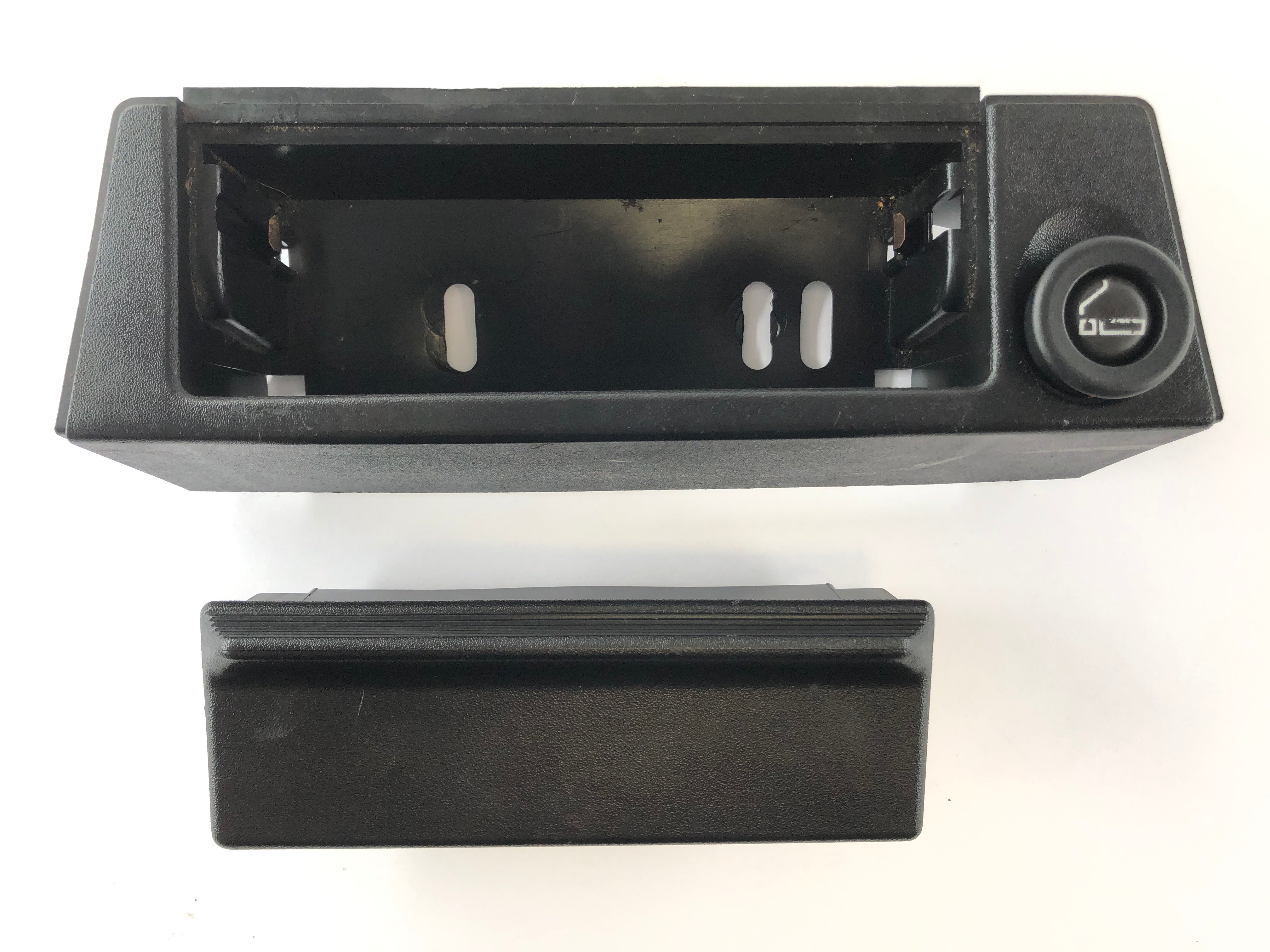 BMW M 535i E28 [1986] - Cderpat Center Console con accendino