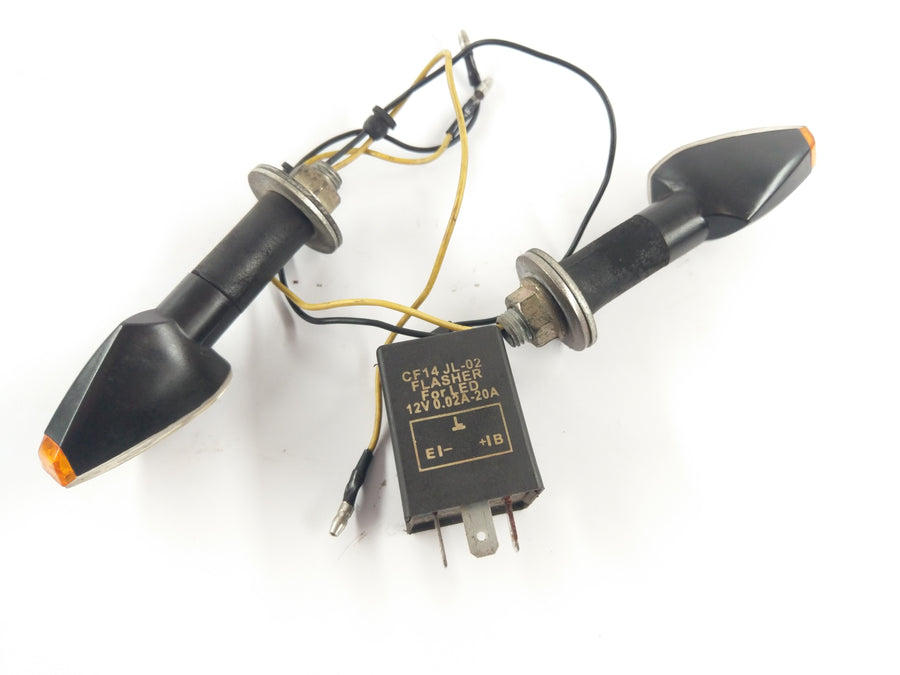 Yamaha XT 350 55V [1987] - LED -suuntasignaalin pariskunta LED -releillä