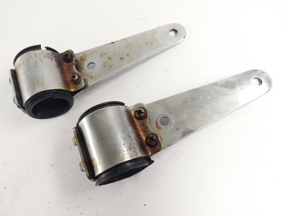 Triumph Bonneville 800 T100 [2004] - Připevnění k držáku světlometů