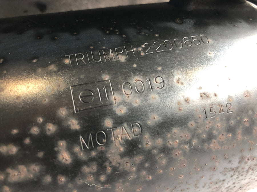 Triumph Tiger 900 T400 [1998] - Vasemmalla oleva pakokaasujen äänenvaimennin