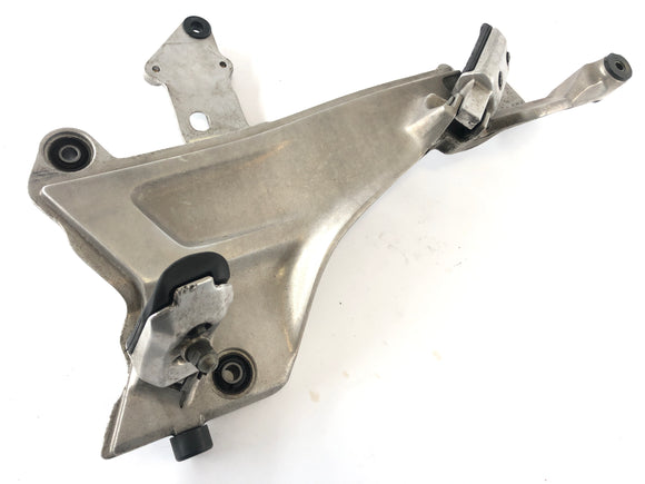 Honda ST 1100 SC26 Pan European [1990] - Support de repose-pied gauche