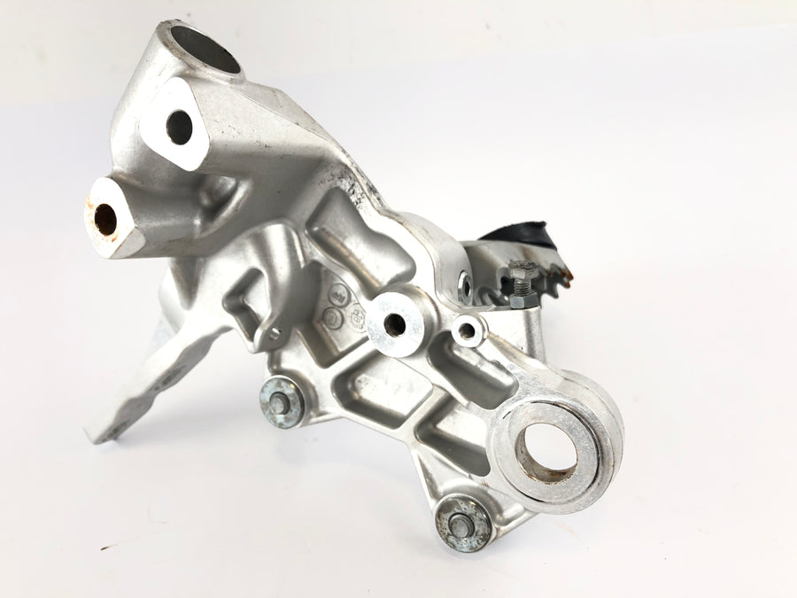 Husqvarna 701 Supermoto [2019] - Körande fotstöd till höger och vänster med hållare