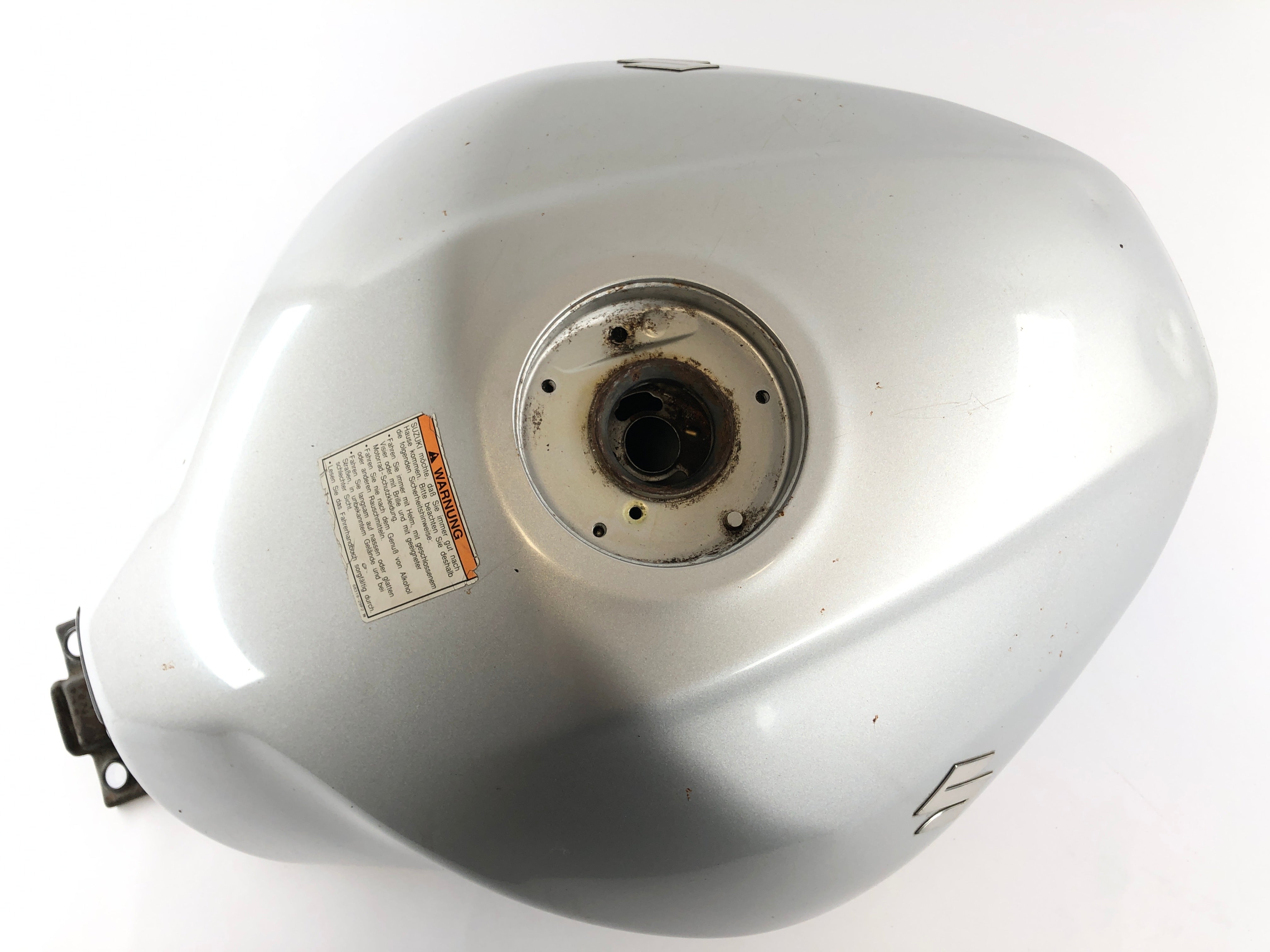 Suzuki Bandit GSF 650 S WVB5 [2005] - Fuel tank with dent