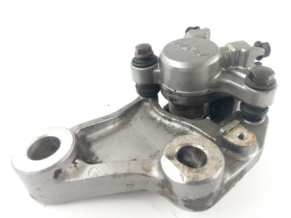 Honda VT 1100 SC32 [1999] - brzdový třmen vzadu s kotevní deskou