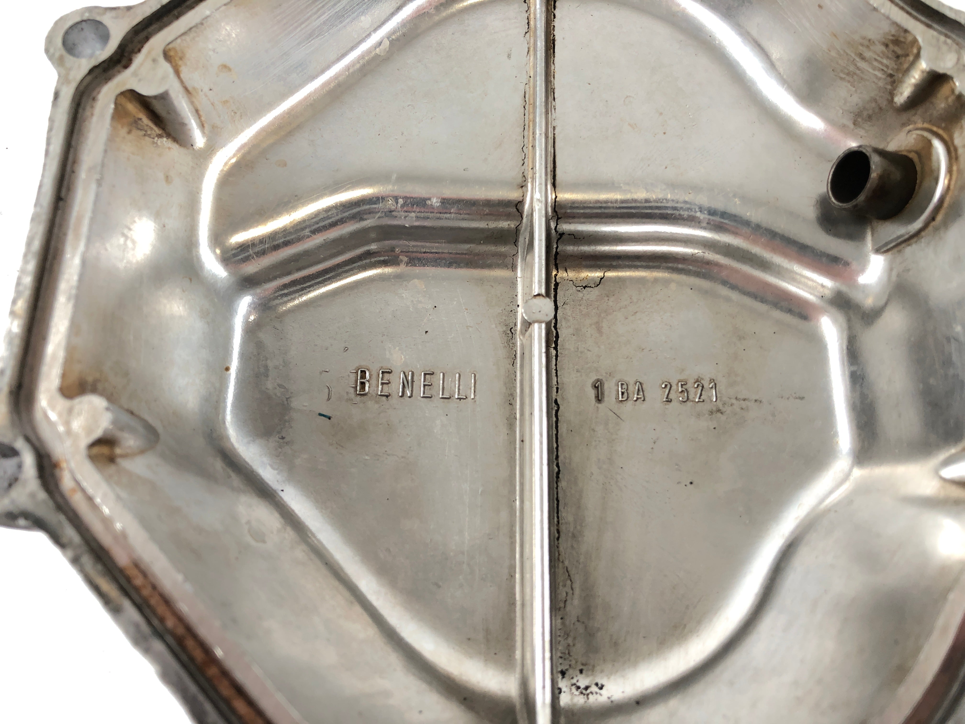 Moto Guzzi GTS 400 [Benelli] - Valve cover engine ventilation engine cover