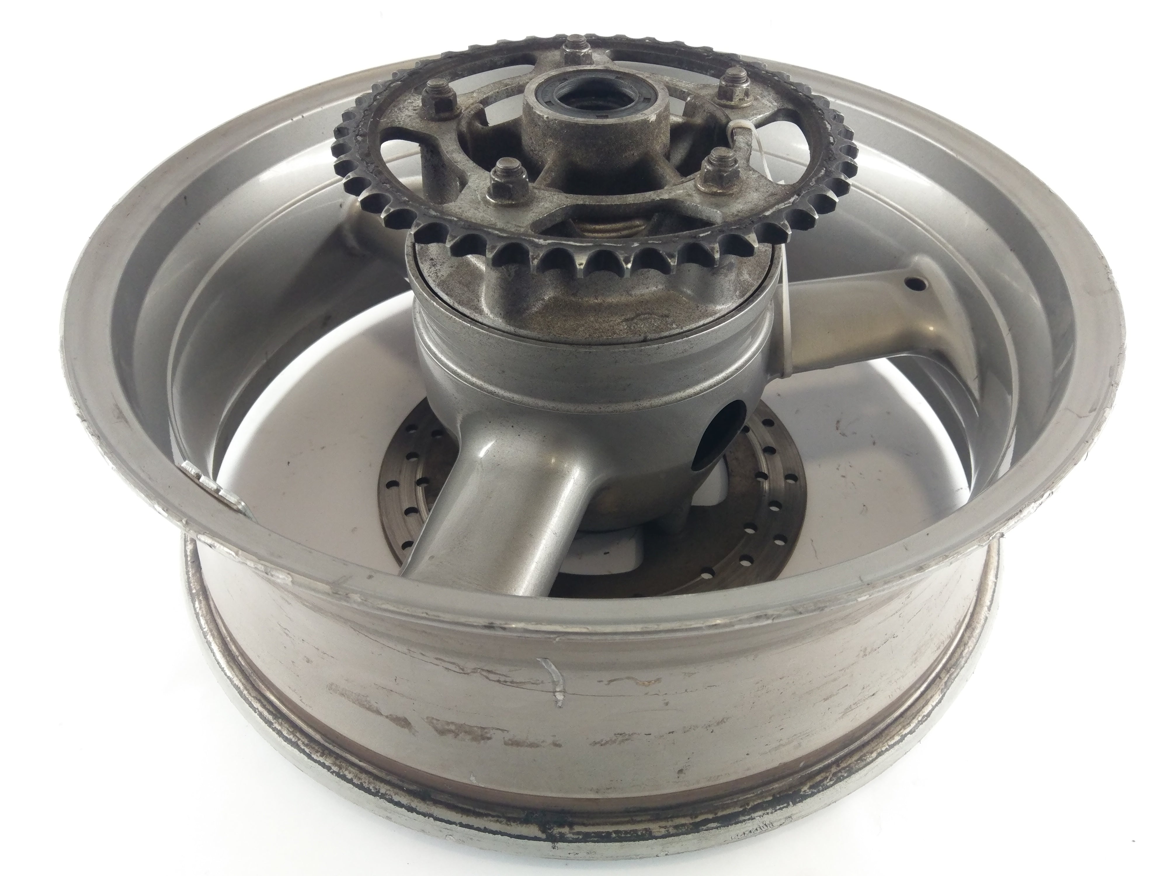 Triumph Sprint 955i RS T695 [2000] - Rear wheel rim with brake disc and sprocket