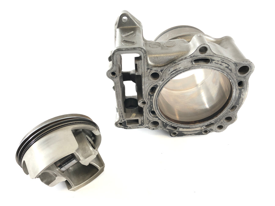 Suzuki DL 1000 V -Strom [2006] - Cylinder med stempler foran