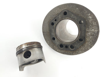 Moto Guzzi V7 Special [1970] - Cilinder met zuigers - 0