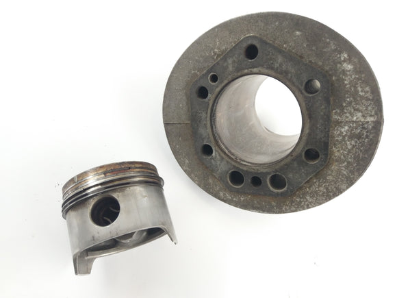 Moto Guzzi V7 Special [1970] - Cilinder met zuigers