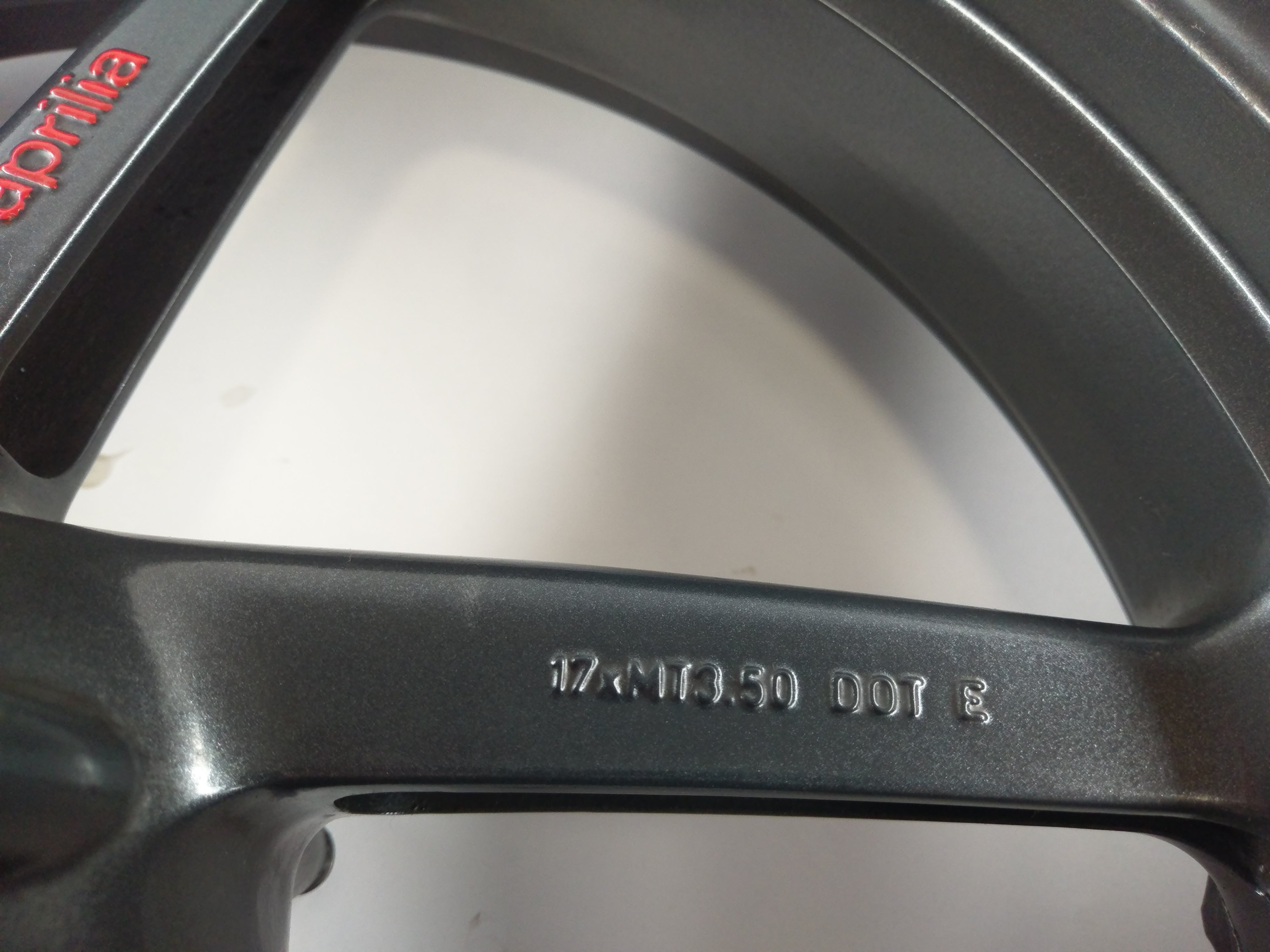 Aprilia RSV 1000 Tuono RP [2005] - Front wheel rim