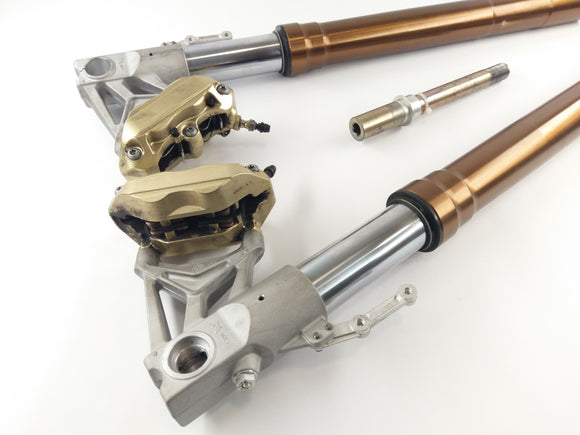 Benelli TNT 1130 Sport [2002] - Widelec z osi i zaciski hamulcowe