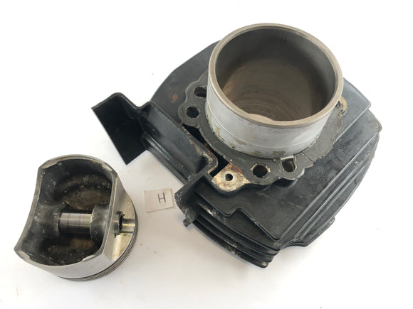 Cagiva Elefant 650 [1985]  - ピストンが背後にあるシリンダー