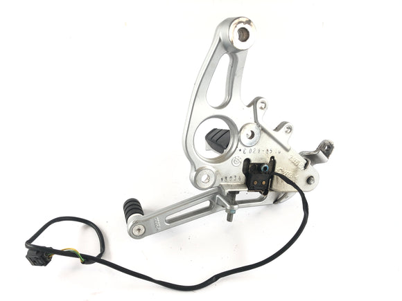 BMW R 1150 R R21 [2002] - Kuljettajan jalkatuki oikealla jarruvivulla