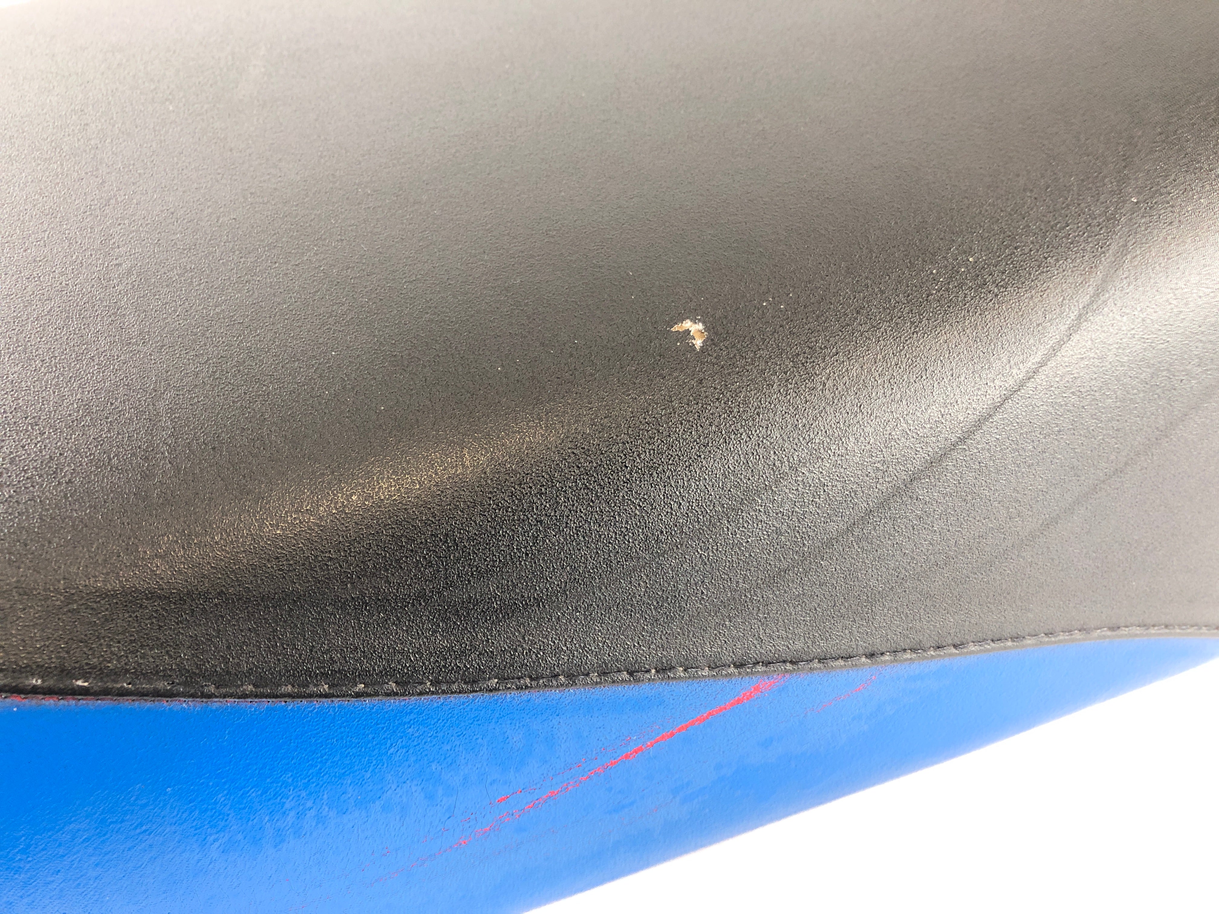 Yamaha TT 600 R DJ01 [2000] - Seat bench bracket rear defective