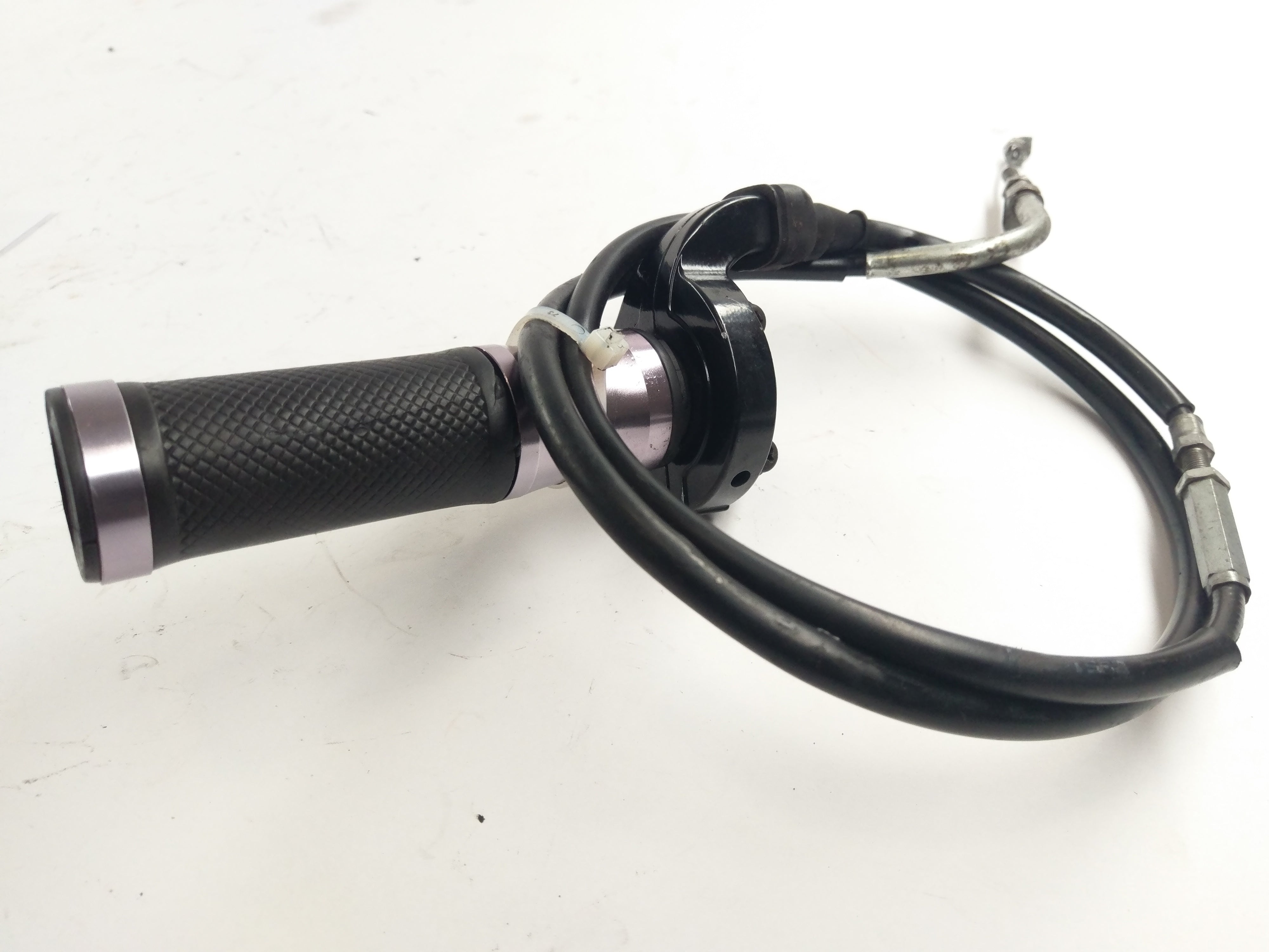 Triumph Speed ​​Triple T509 885i [1998] - Handlebar fitting right throttle