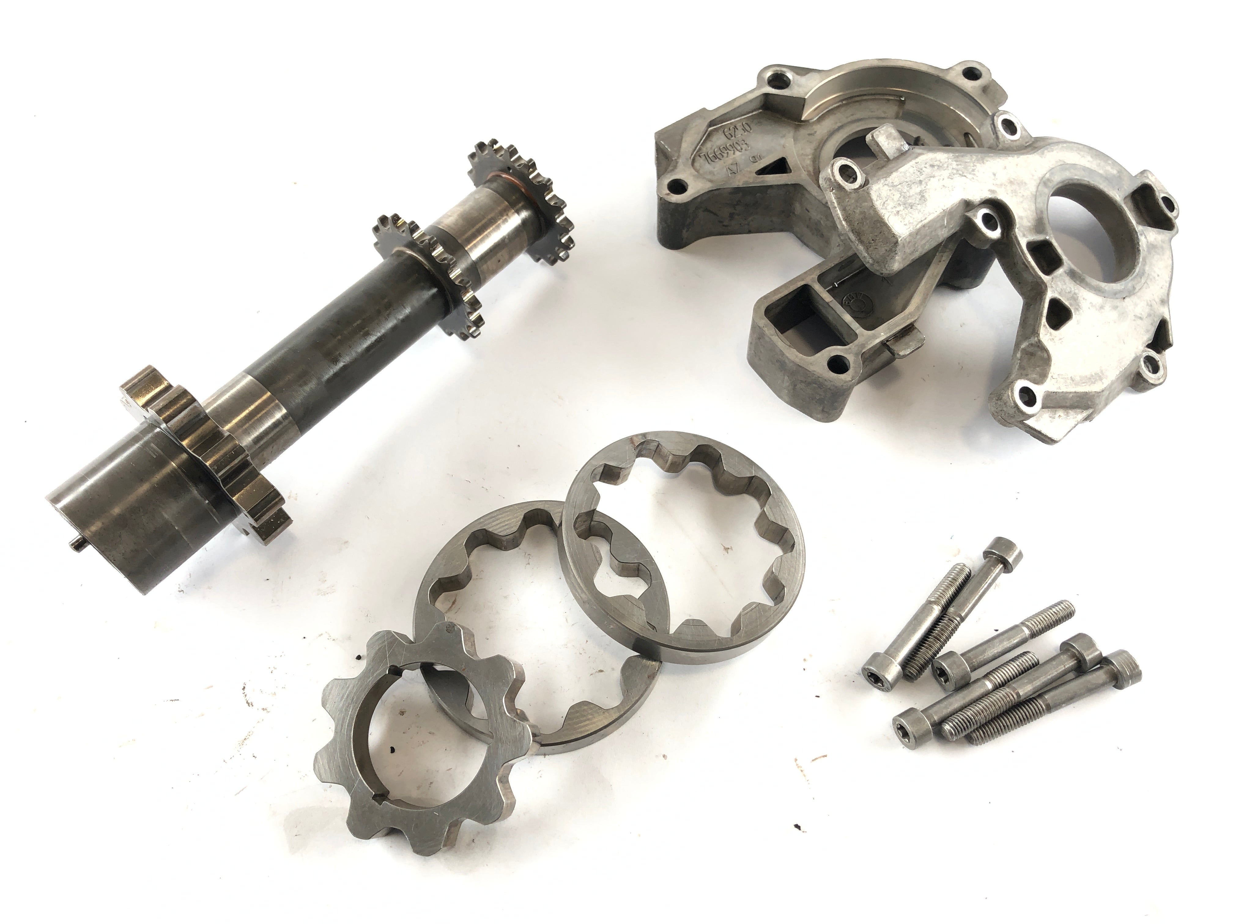 BMW R 1200 GS [2004] - Oil pump with oil pump shaft set