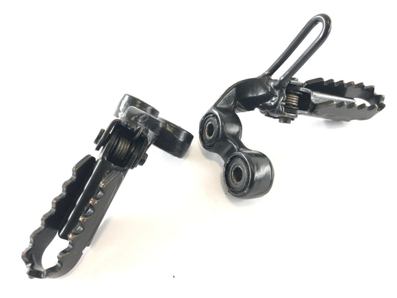 スズキDR 800 S SR42B [1991]  - 右と左のドライバーのフットレスト