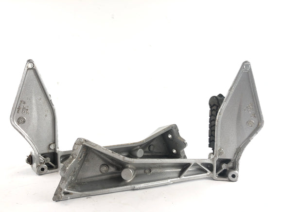 KTM Duke 125 [2011] - Passenger footrests with holder right and left
