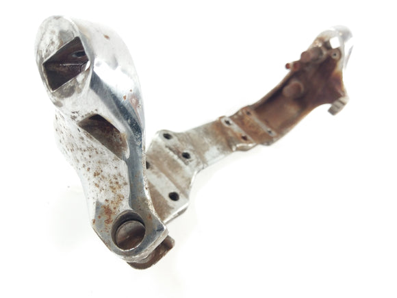 スズキ侵入者VS 700 VP51A [1986]  - フロントのフットレストホルダー