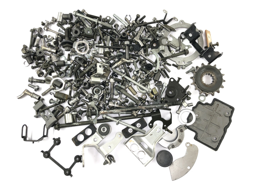 Yamaha YZF R1 RN09 [2002] - Restteile und Schrauben Konvolut Kleinteile