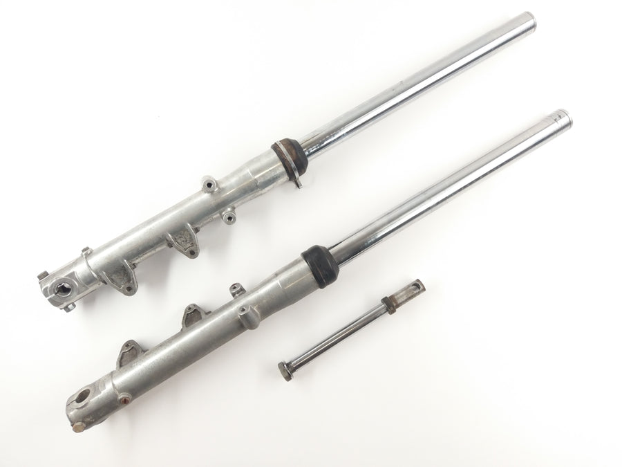 Benelli 504 Sport [1979] - Fork Telescopic fork with axle