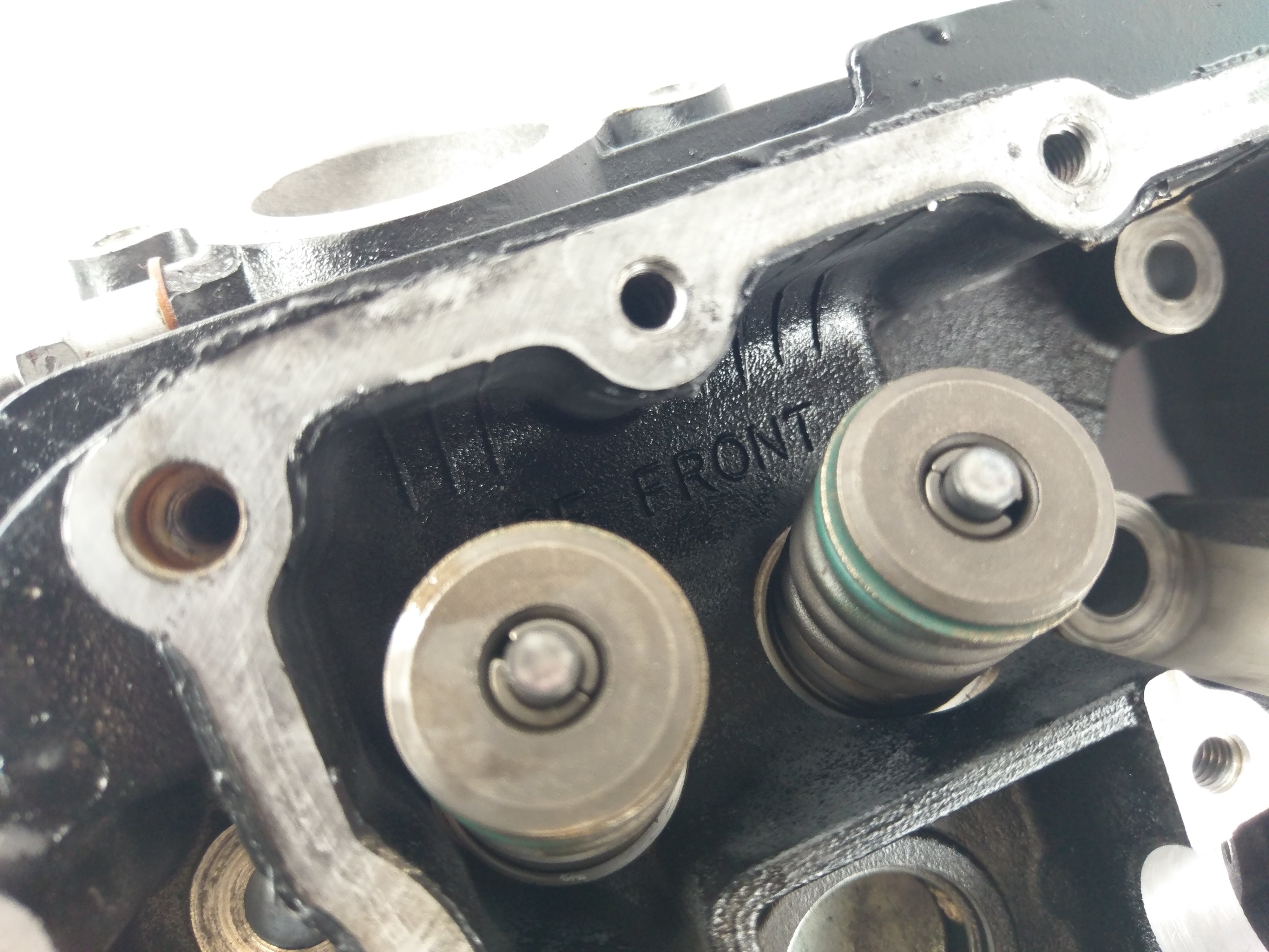 Suzuki Intruder 1500 VL [2000] - front cylinder head