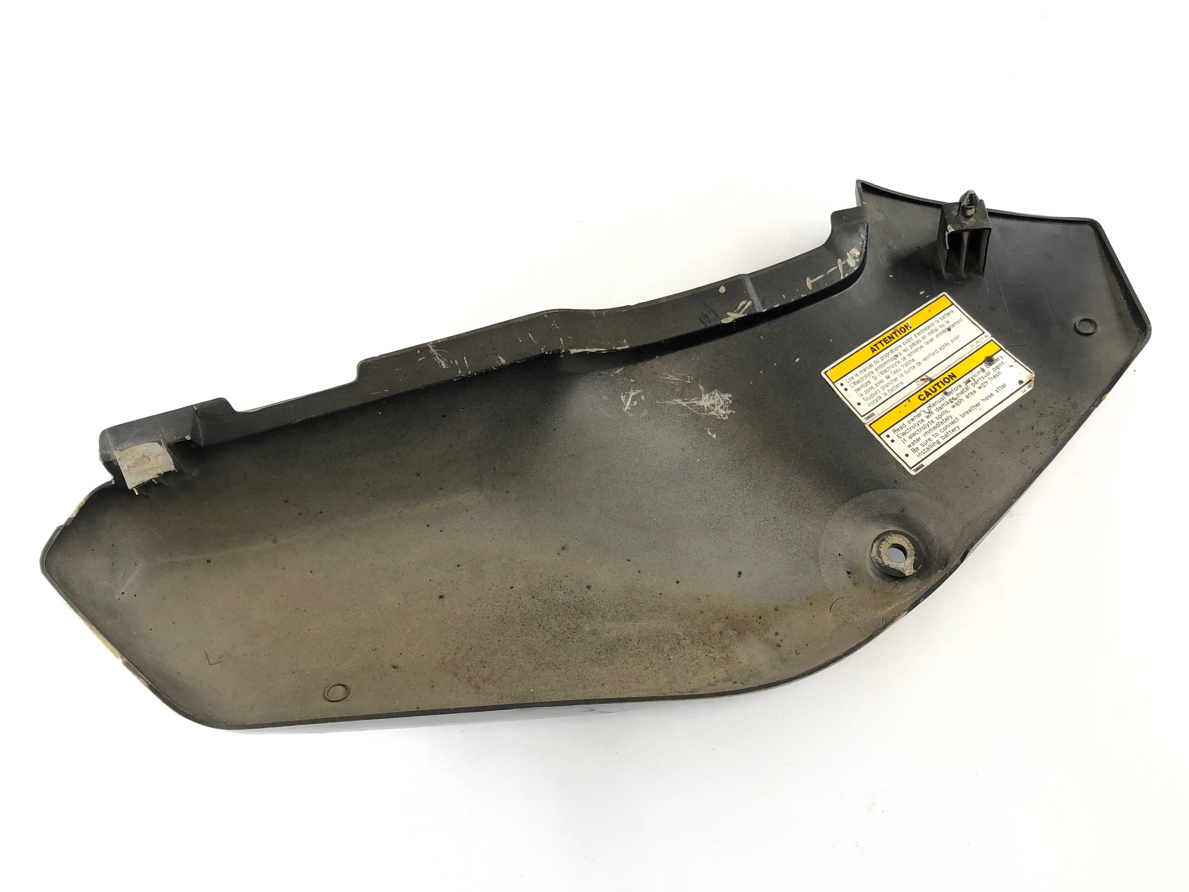 Yamaha XTZ 750 Super Tenere 3LD [1995] - Rear left side panel retaining lug broken off