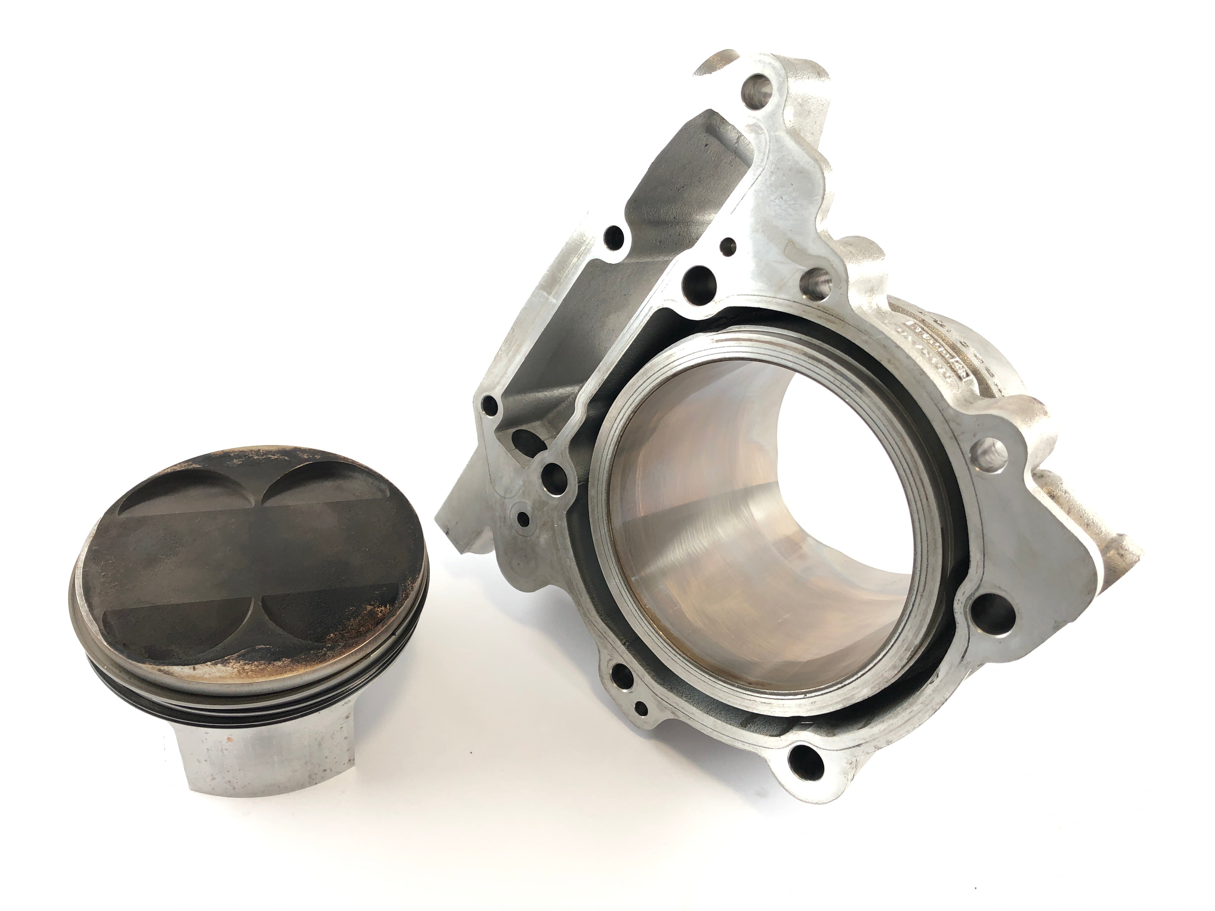 Aprilia RSV 1000 RR Factory [2009] - Cylindre avec piston à l'avant