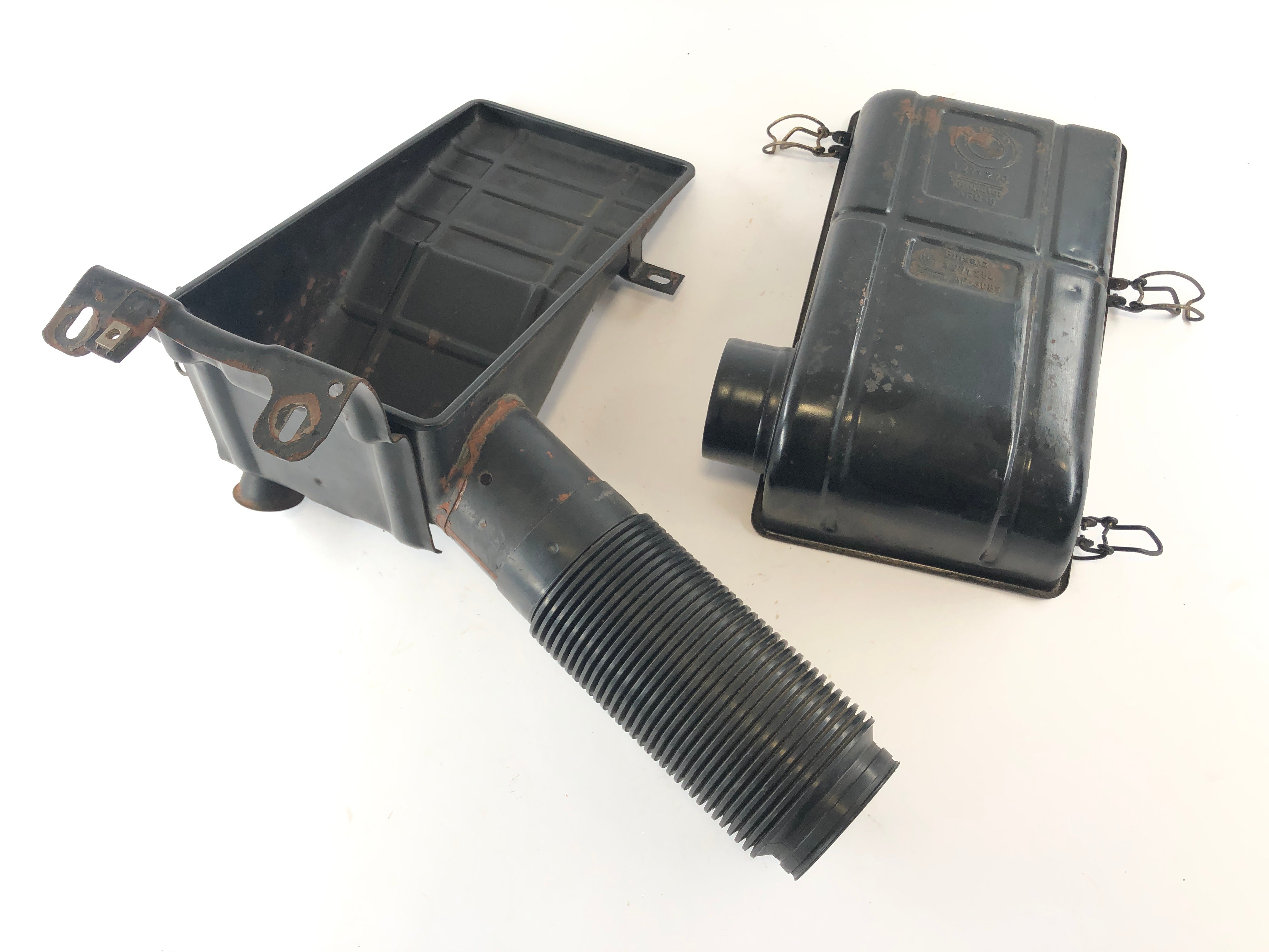 BMW M 535i E28 [1986] - Air filter box