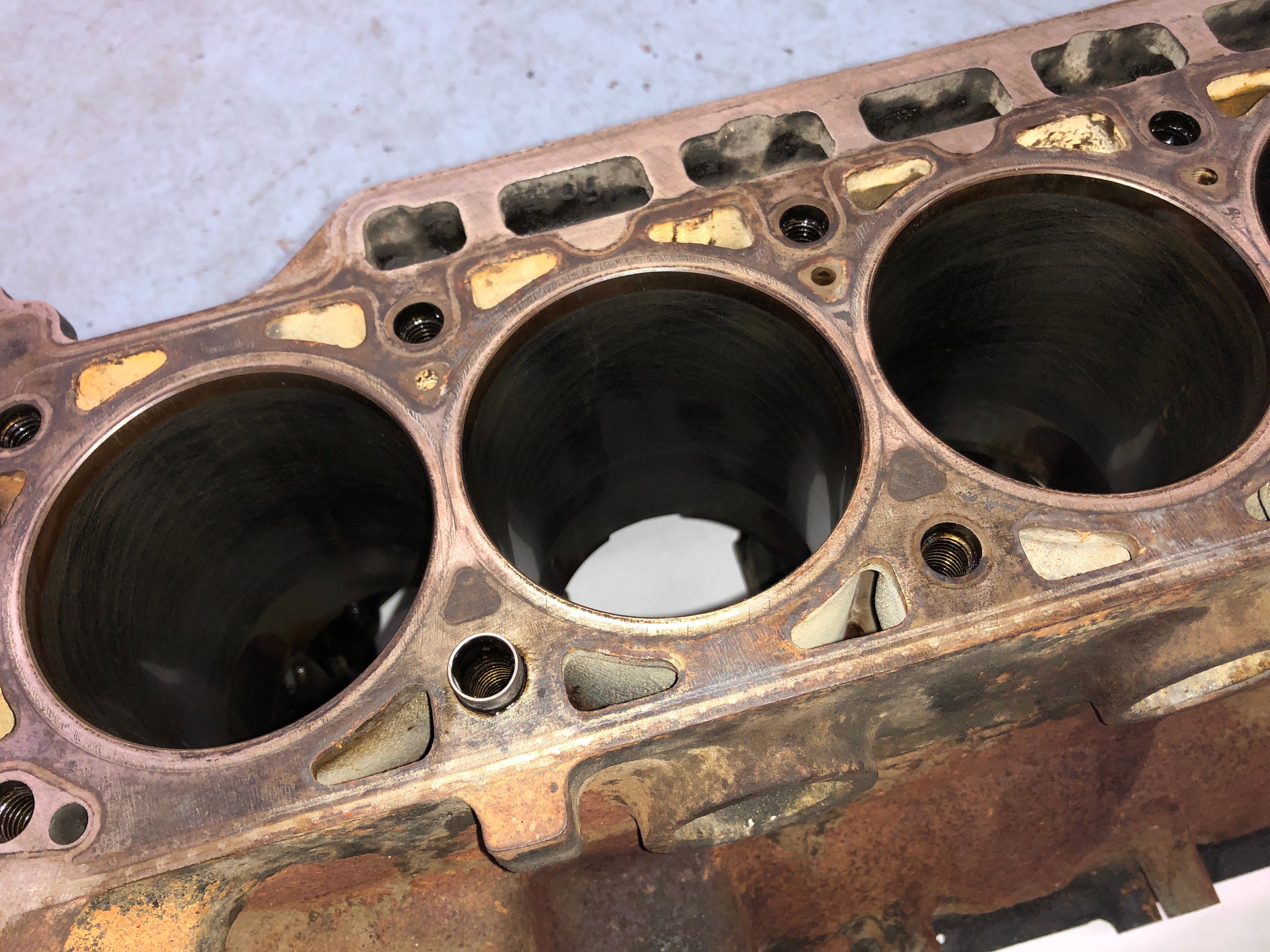 BMW M 535i E28 [1986] - Engine block cylinder with piston