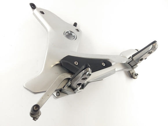 Moto Guzzi Norge 1200 [2008] - Footrest Plate till vänster med växelspakar och fotstöd