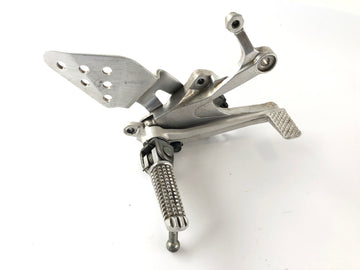 Yamaha YZF R6 RJ03 [2000] - Fotstøtte Right with Brake Pedal Driver's Footstest