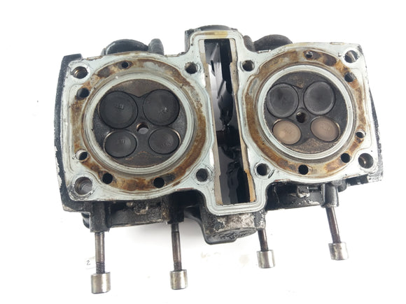 ヤマハv -max 2we-シリンダーヘッド