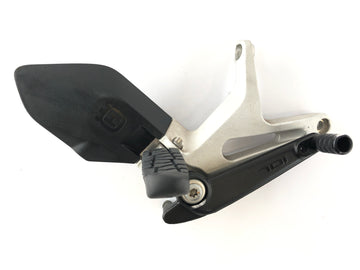 Husqvarna 701 Vitpilen [2018] - Footer del conducente a destra con supporto e pedale del freno - 0