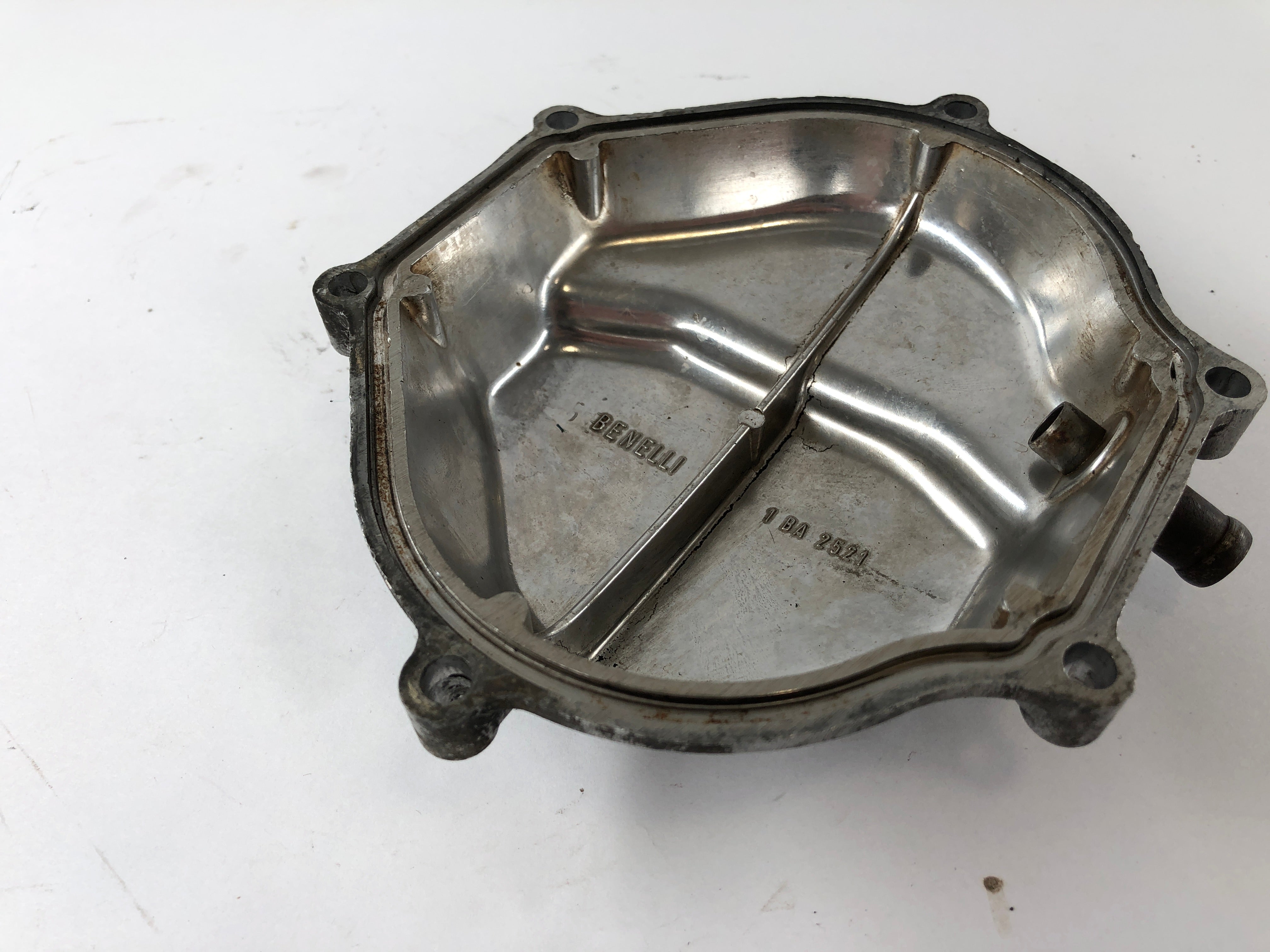 Moto Guzzi GTS 400 [Benelli] - Valve cover engine ventilation engine cover