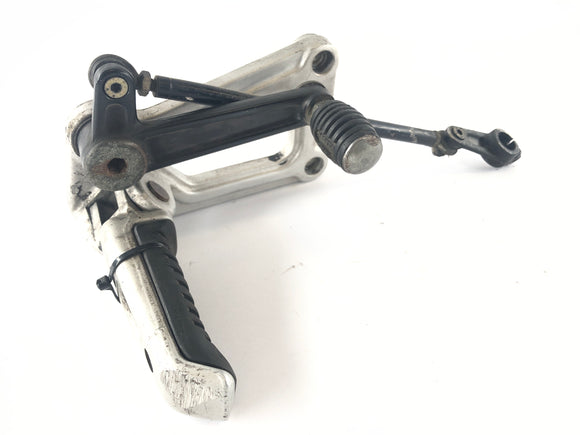 Ducati 900 SS [1992] - reposapiés a la izquierda con el reposapiés del conductor de la palanca de engranajes