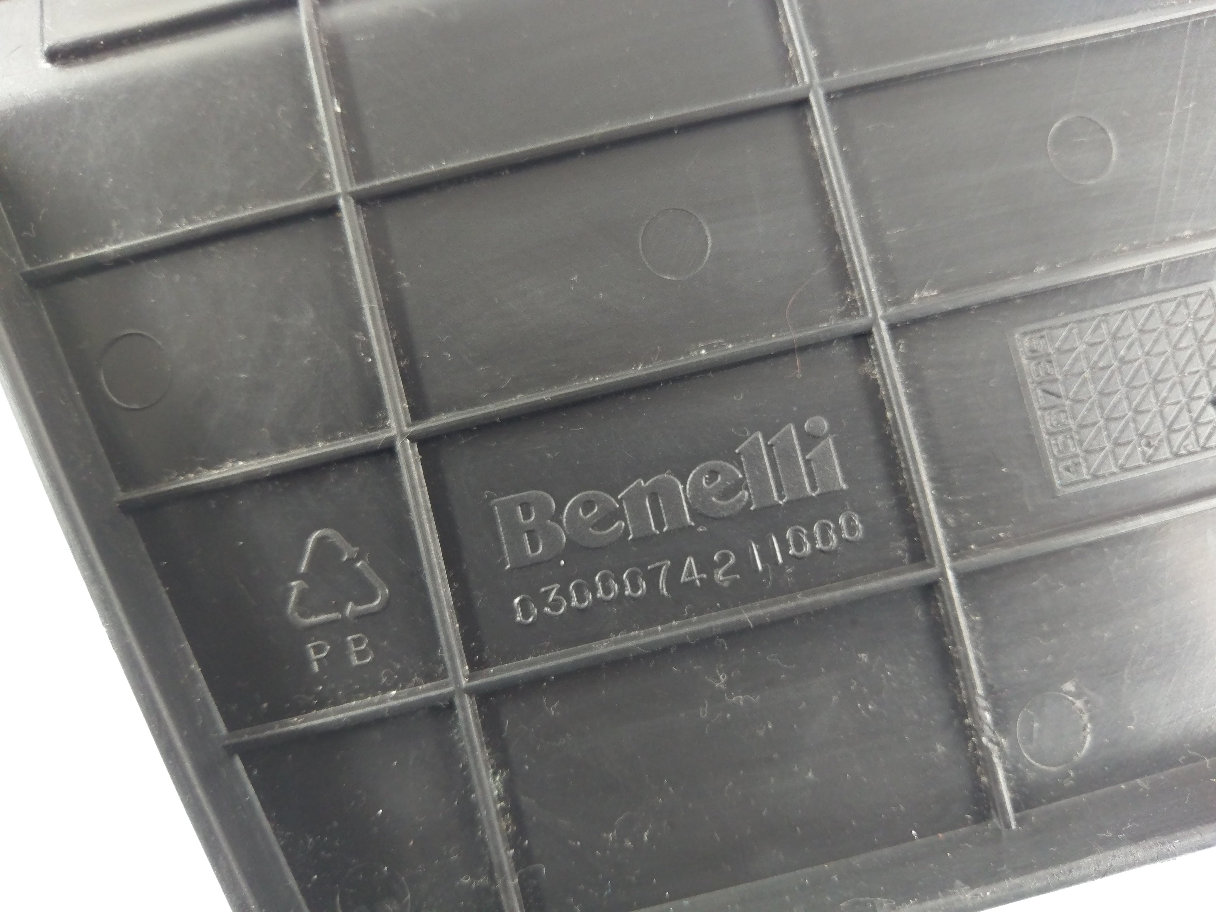 Benelli TNT 1130 Sport [2002] - Battery box cover