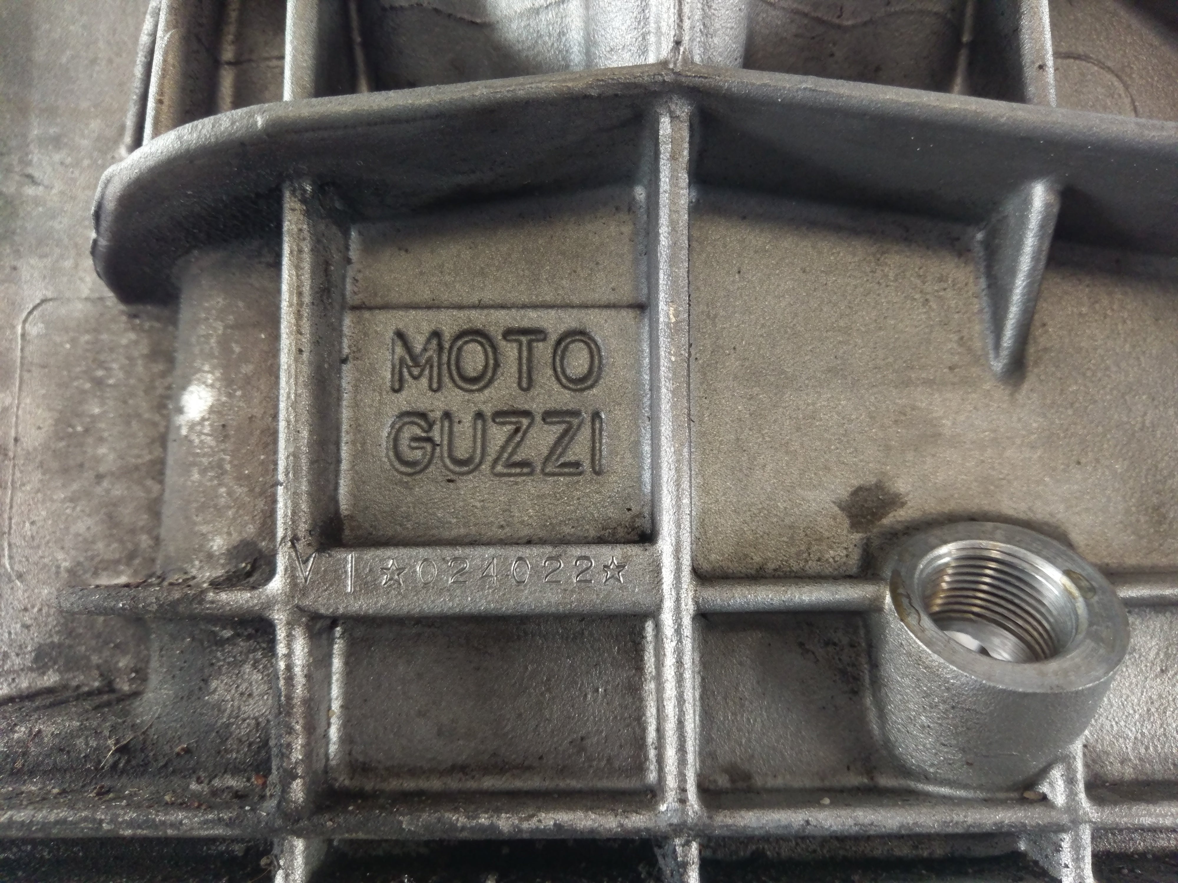 Moto Guzzi Mille GT [1990] - moottorin kotelo tyhjä kotelo