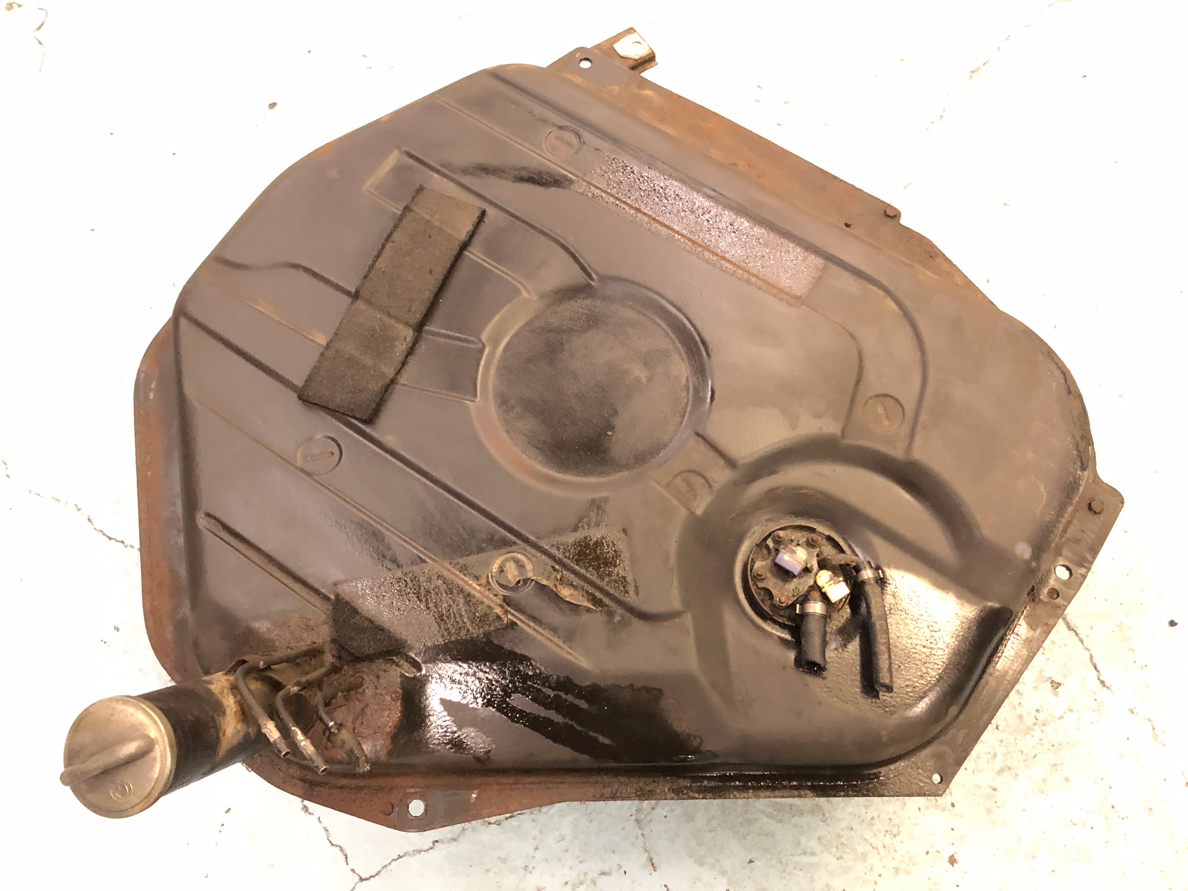 BMW M 535i E28 [1986] - Fuel tank