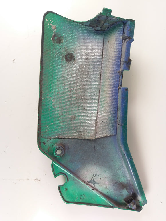Suzuki DR 650 SP42B - Sidedel på venstre plastik
