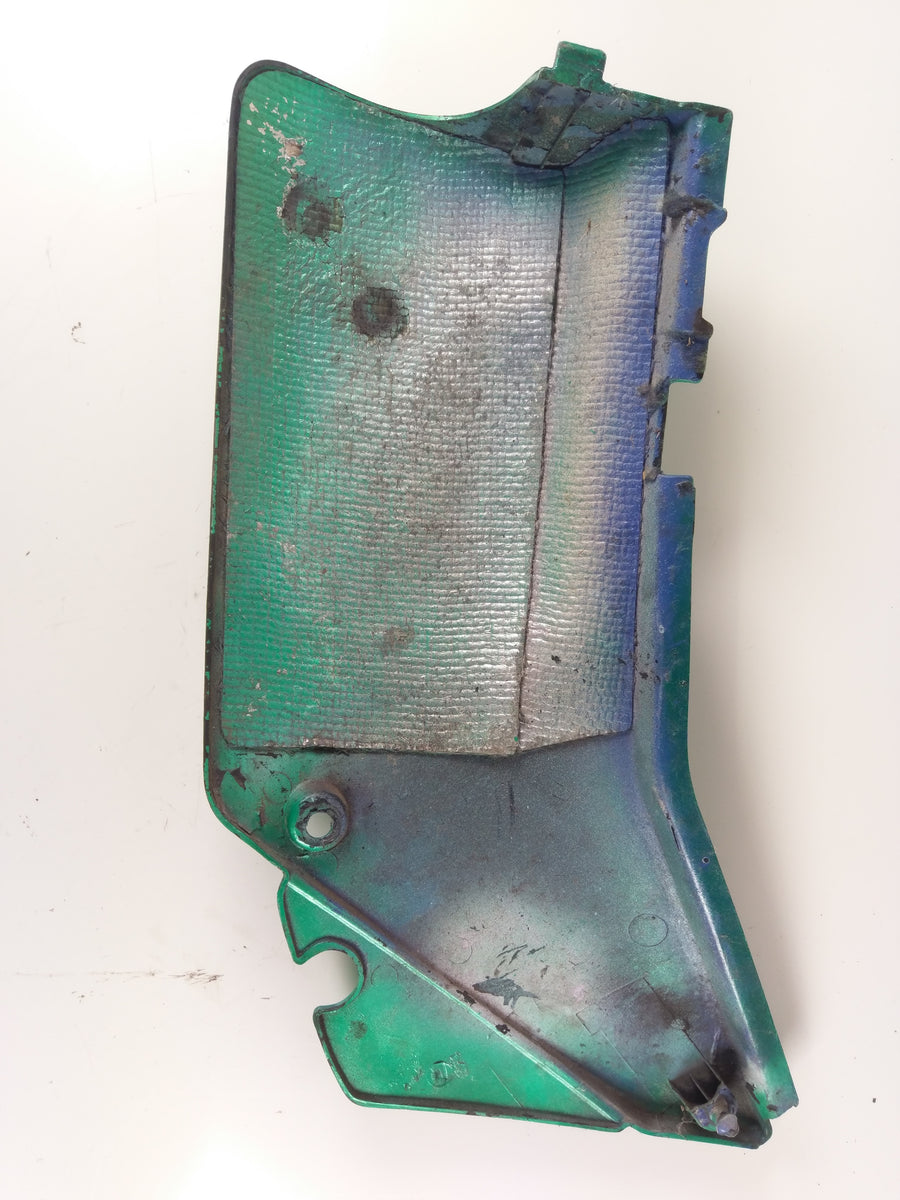 Suzuki DR 650 SP42B - Sidedel på venstre plastik