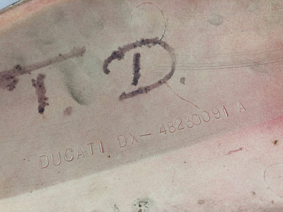Ducati 900 SS [1992] - Zadní oplášťování pravého pláště