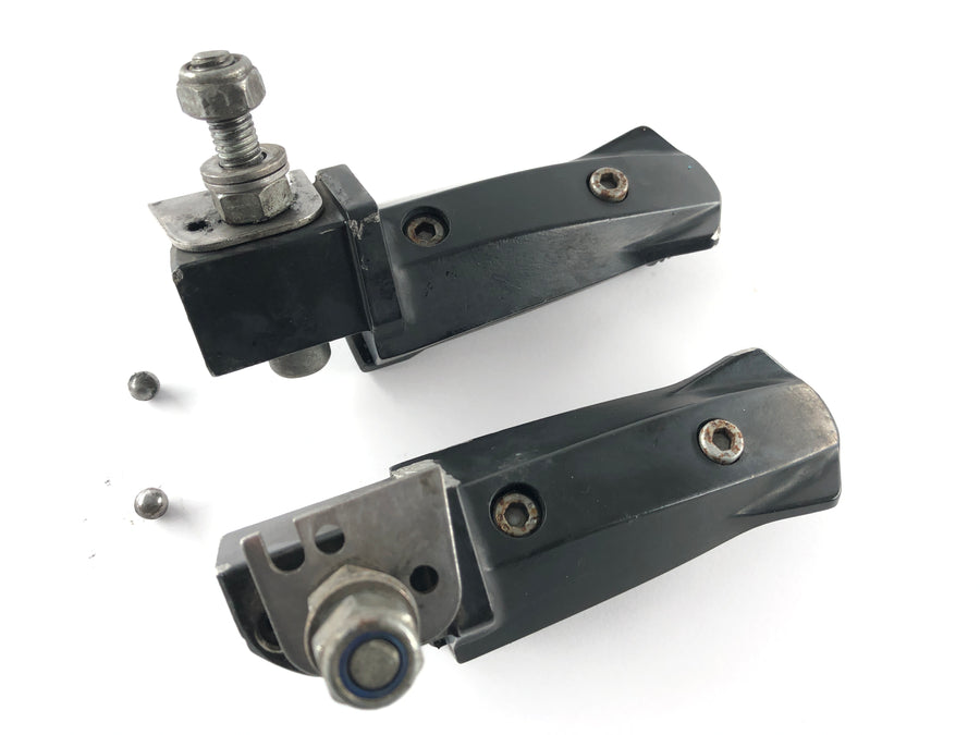 BMW F 650 CS Scarver [2001] - Pediatriska fotstöd till höger och vänster